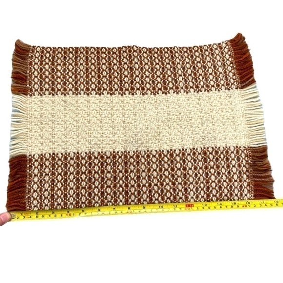 SET Of Two Vintage 70’s Neutral Tone Knit Crochet Placemats With Fringe - Picture 4 of 5